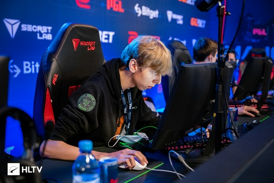 S15瑞士轮首日赛况分析 BLG遭遇100T冷门 AL力克HLE晋级GEN